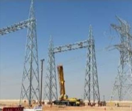 أبراج الجهد العالي في موقع المشروع